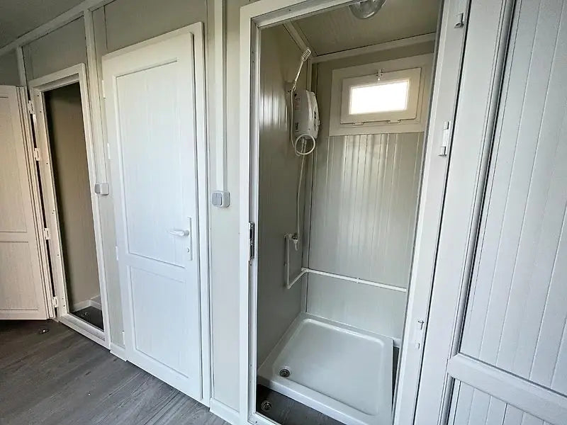 Sanitary container, 6 units (shower + sink) | Shower container 240 x 600, new