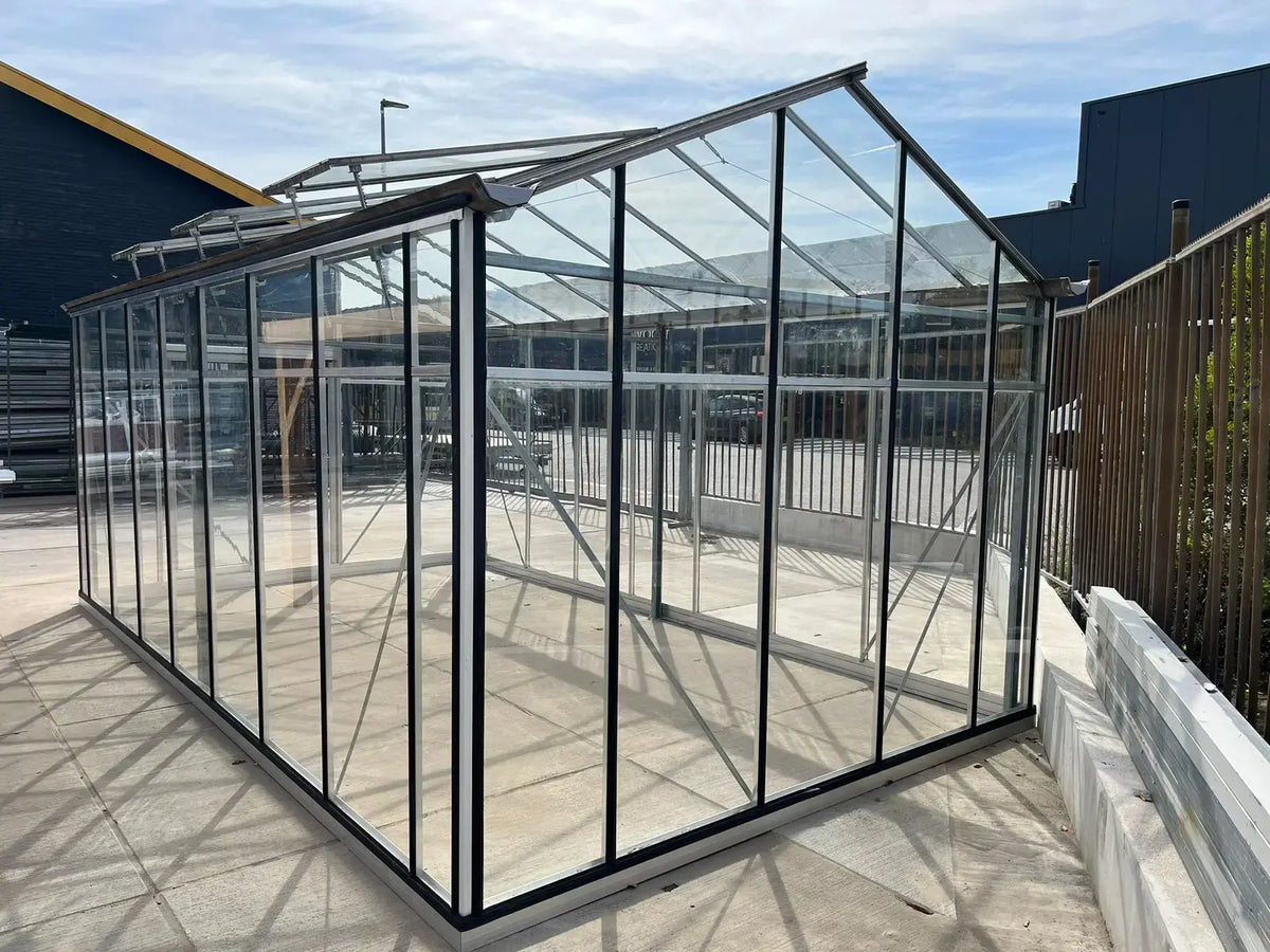 Recreational greenhouse (approx. 14m²)